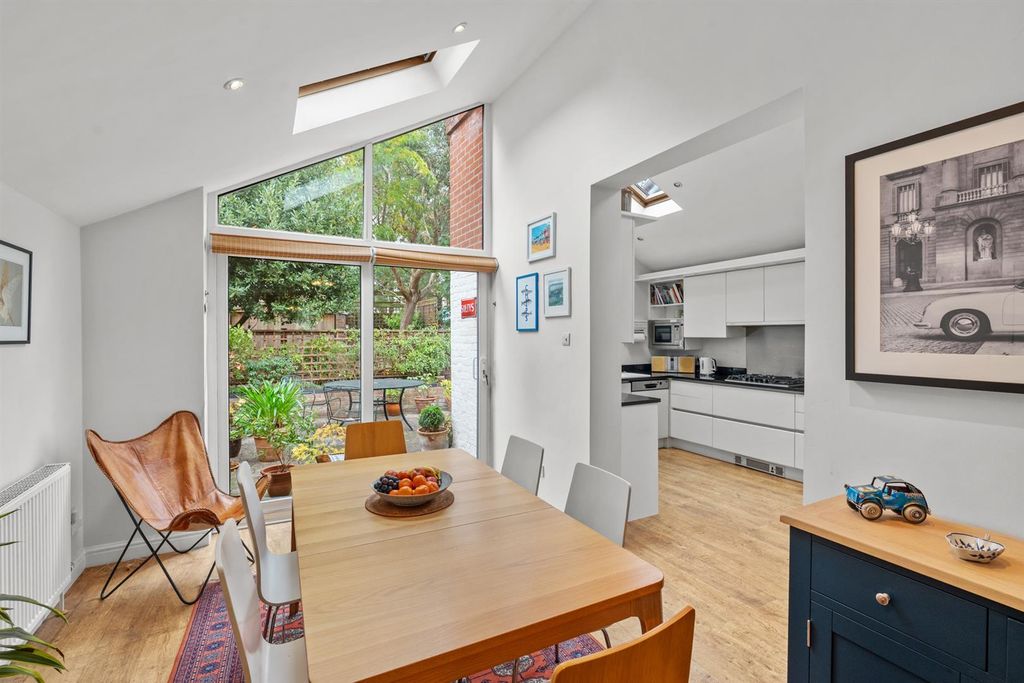 Property photo 2 of 29 16-Essexstreet-016.Jpg