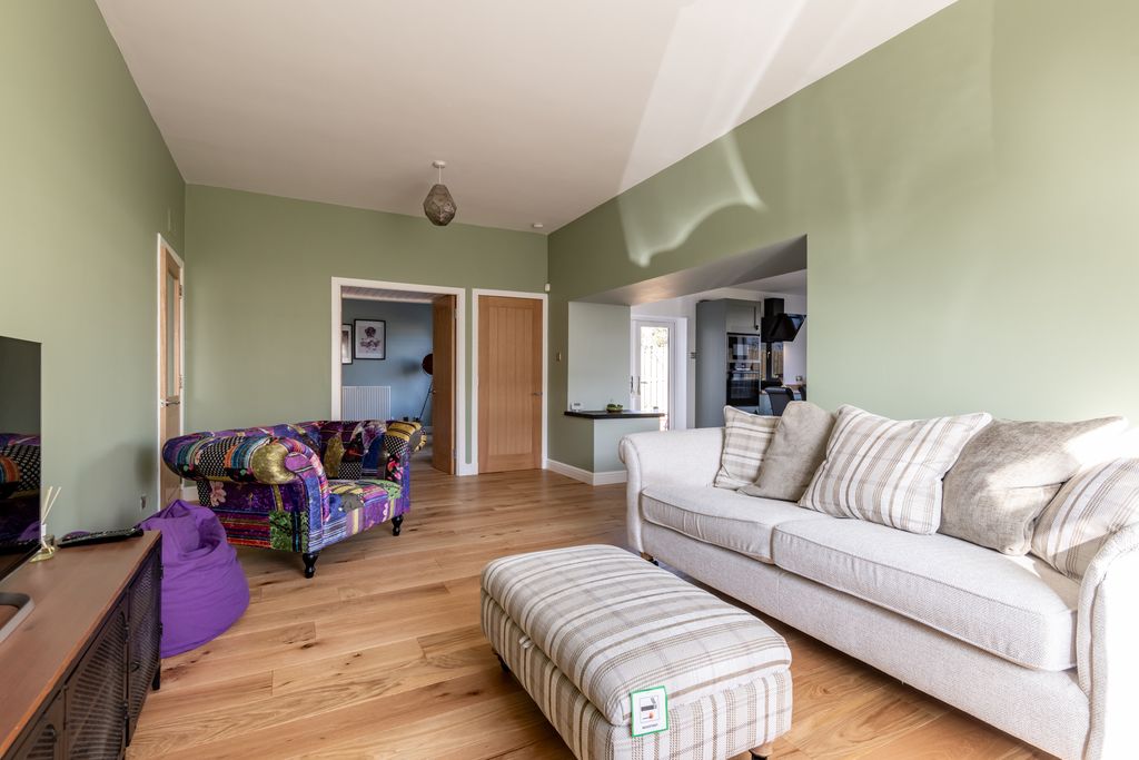 Property photo 2 of 33 Living Room