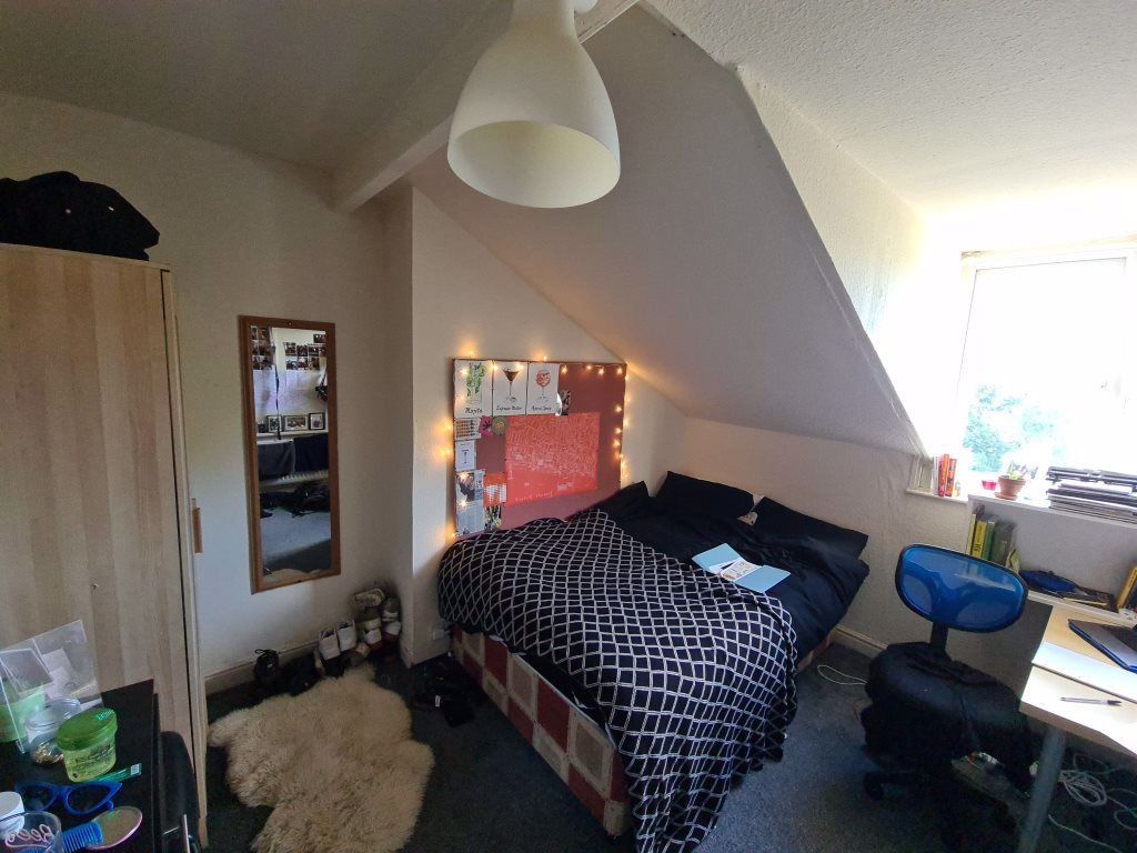 Property photo 3 of 14 Cozy And Well-Lit Master Bedroom Featuring A Doubl...