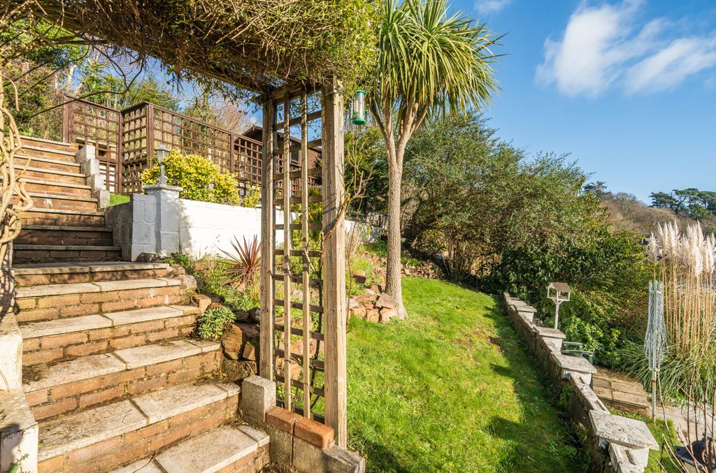 Property photo 3 of 22 3 - Garden