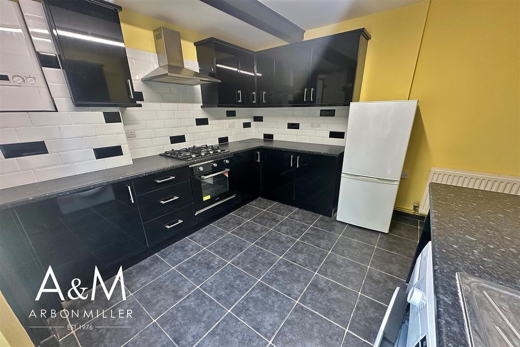 Property photo 1 of 9 Kitchen