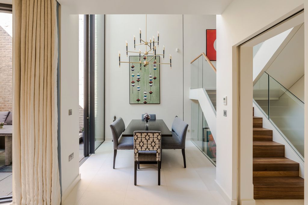 Property photo 1 of 39 311644 - 4 Cotswold Mews-36.Jpeg