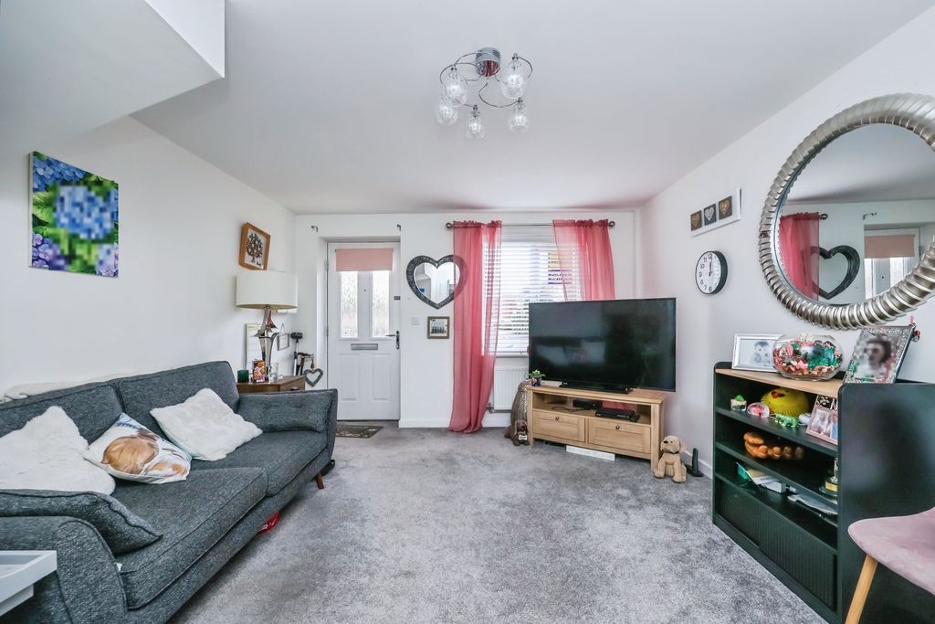 Property photo 3 of 15