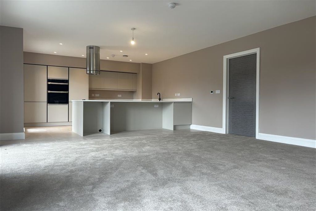 Property photo 1 of 13 (Main)