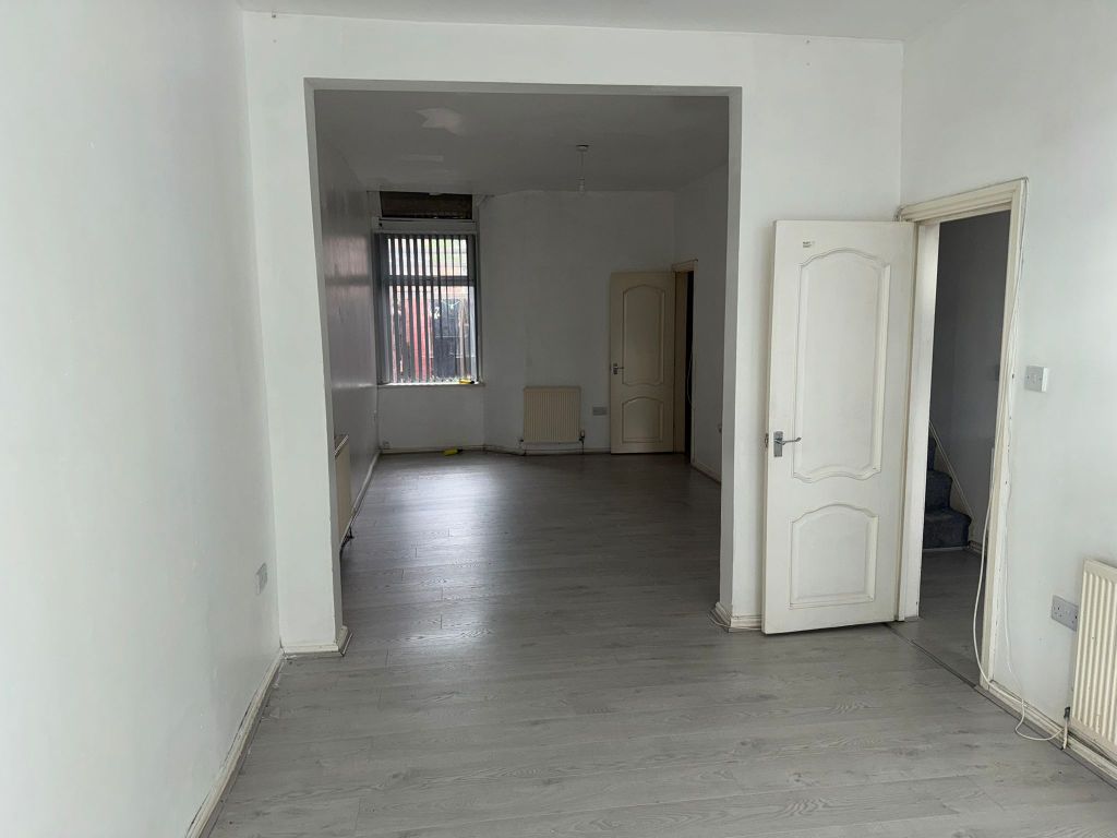 Property photo 2 of 11 Living Room