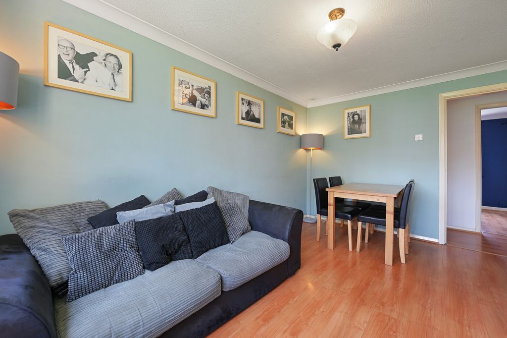 Property photo 3 of 11 7