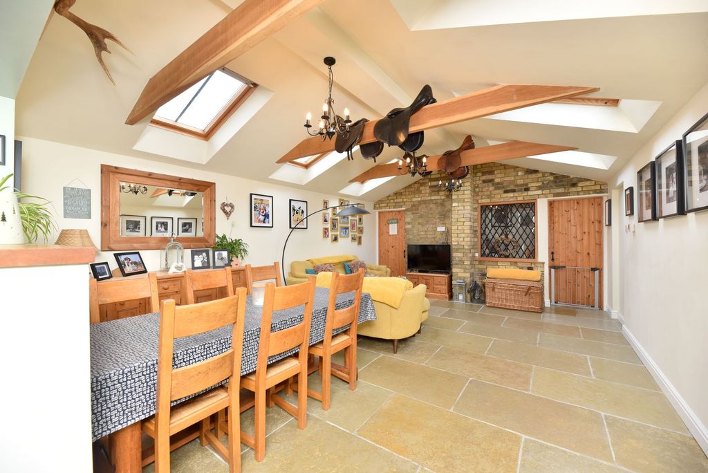 Property photo 2 of 30