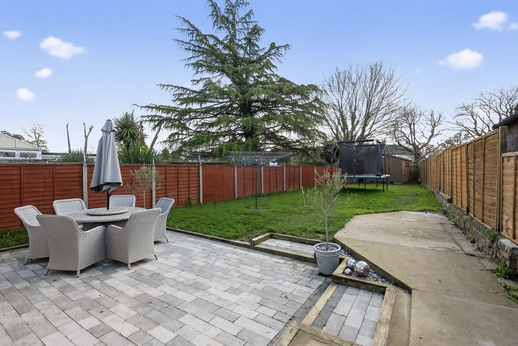 Property photo 2 of 21