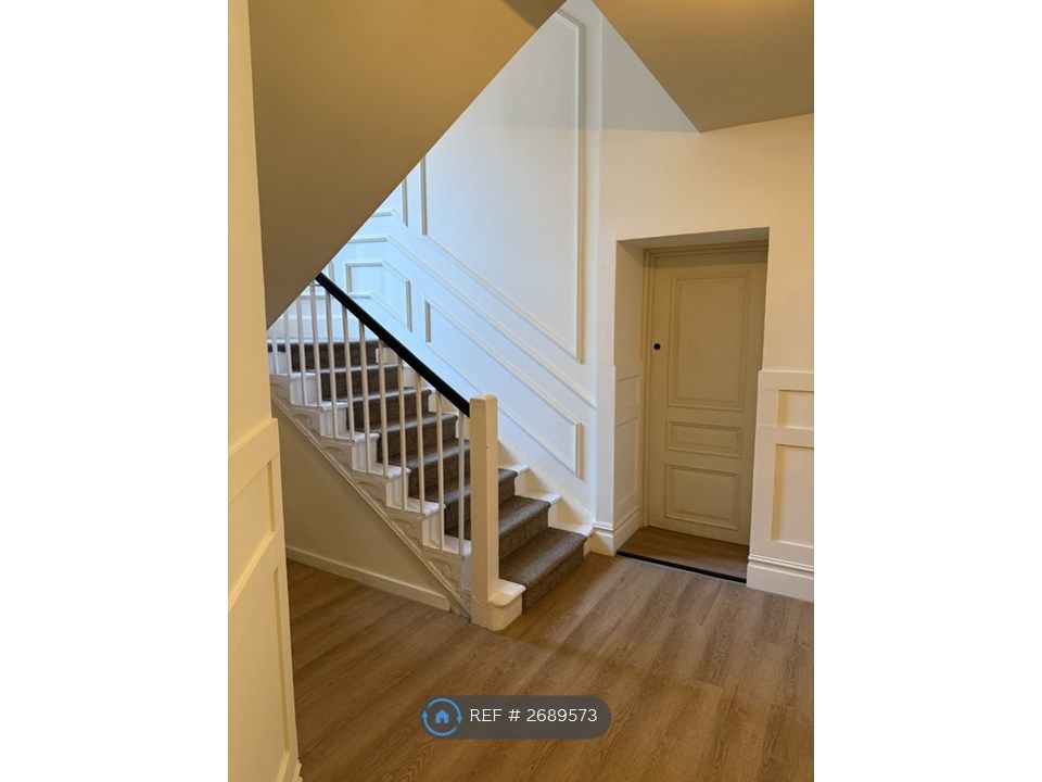 Property photo 2 of 8 Communal Entrance To Flat