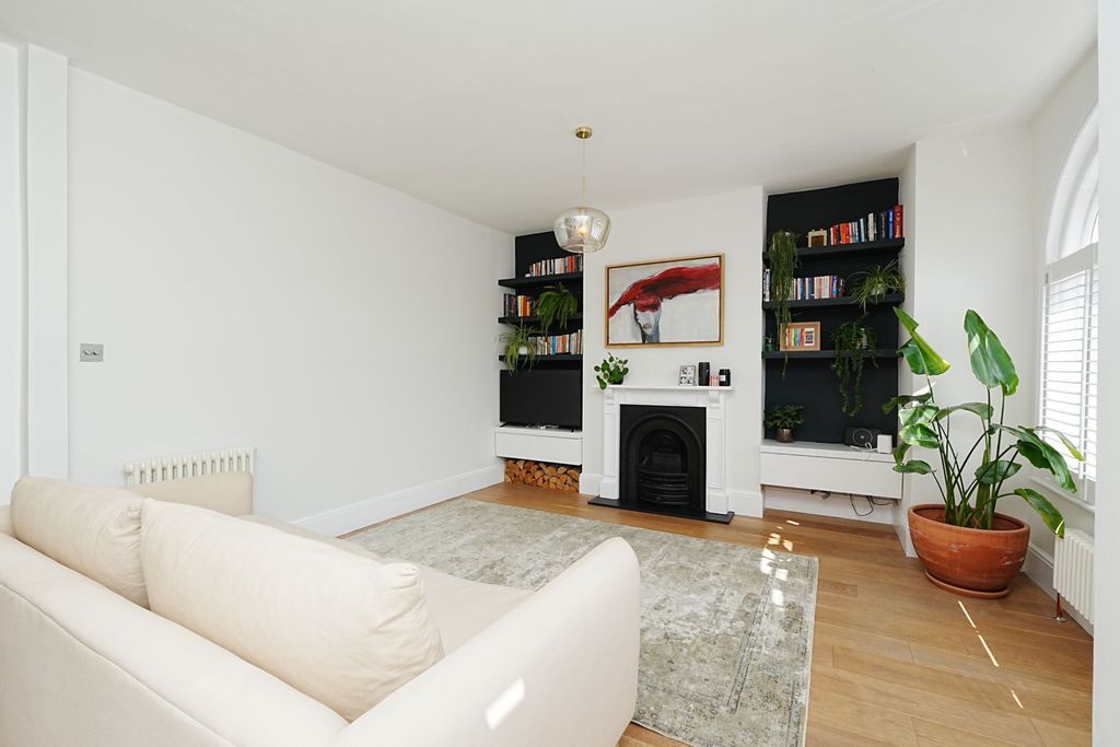 Property photo 3 of 18