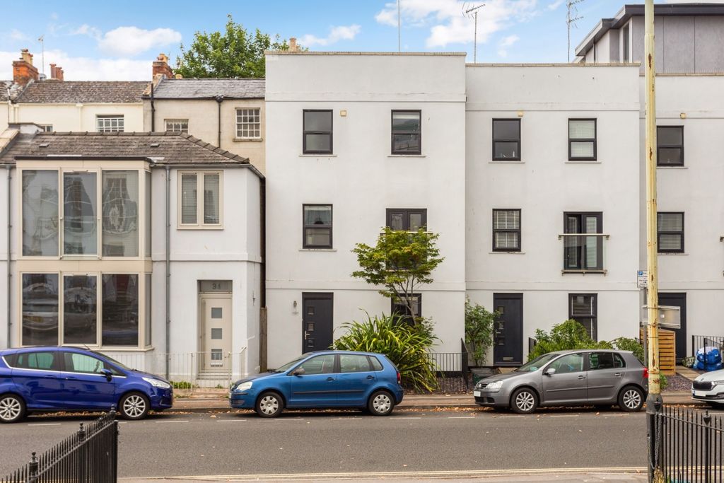 Property photo 1 of 30 1 Trelawn Court 3...