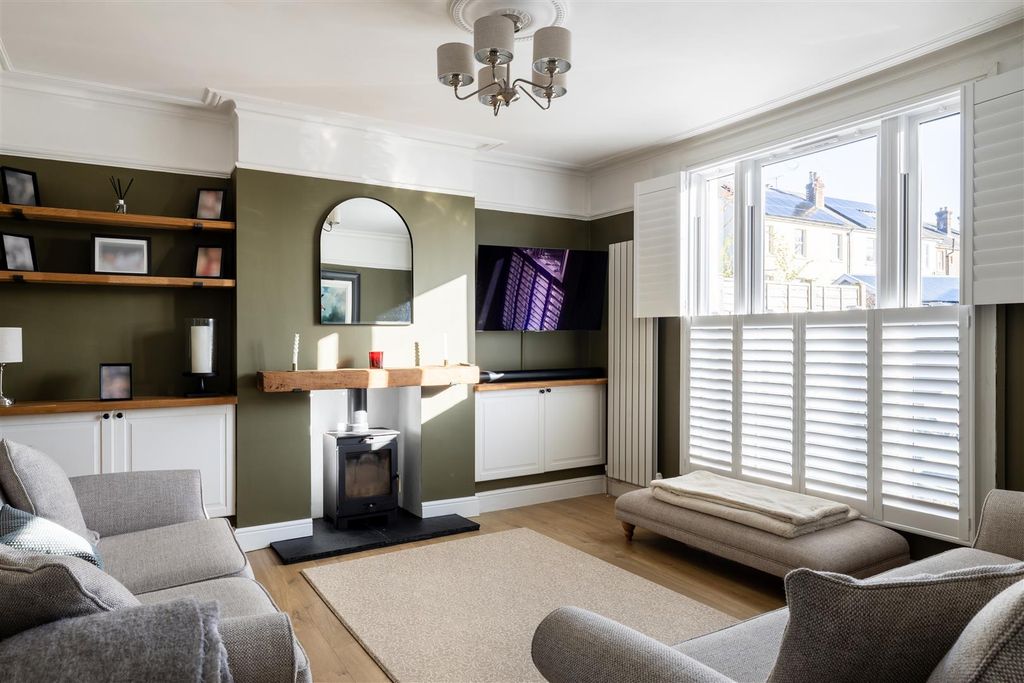 Property photo 3 of 25