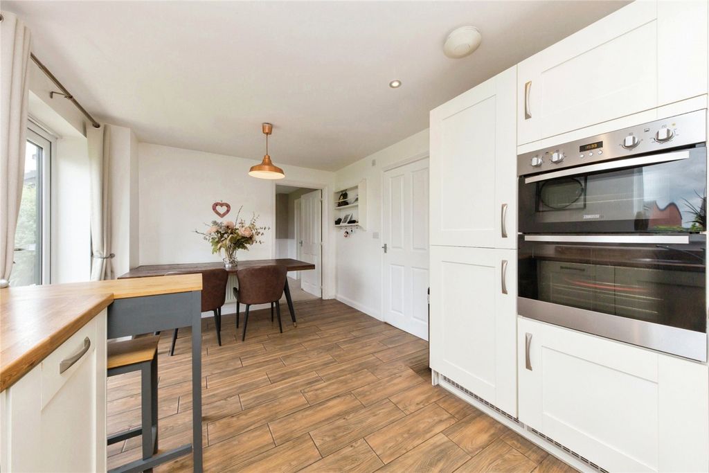 Property photo 3 of 14 Kitchen