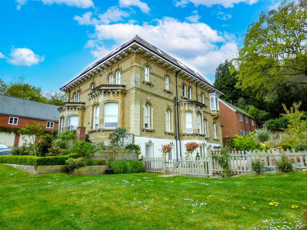 Property photo 1 of 16