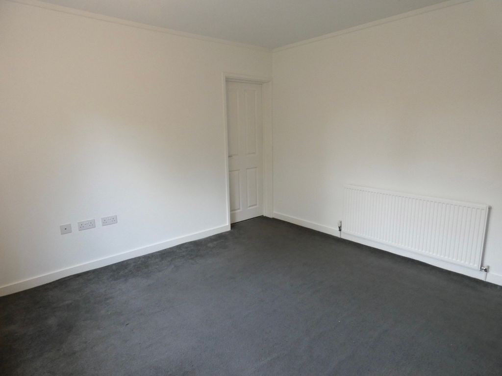 Property photo 3 of 8 Lounge