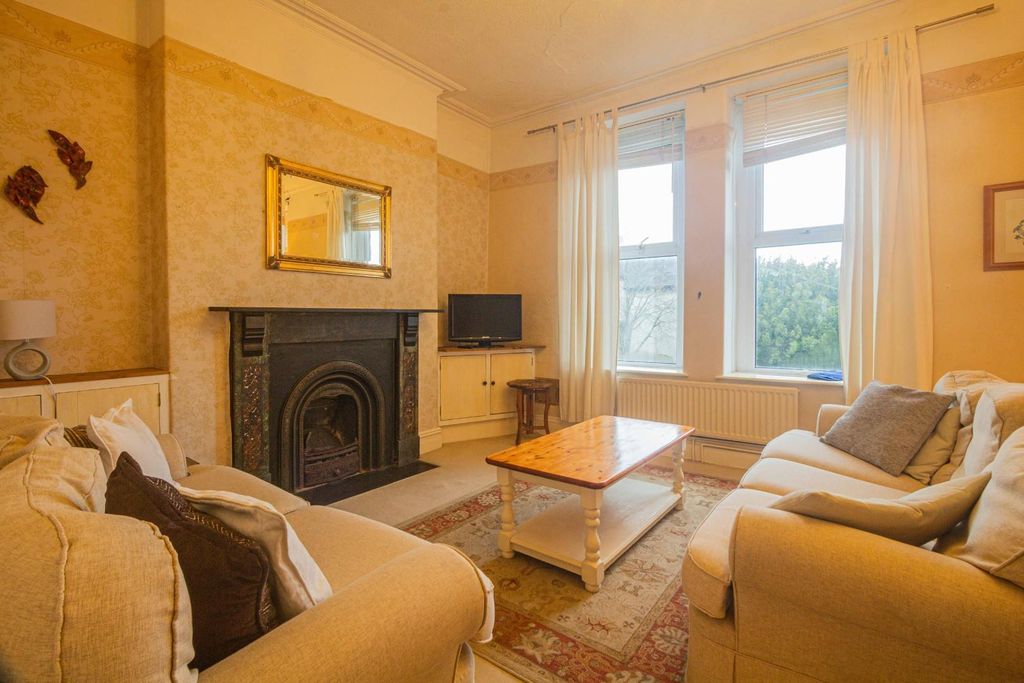 Property photo 3 of 15 Img.Jpg