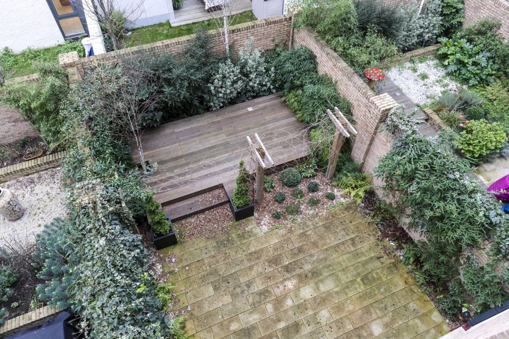 Property photo 3 of 14 Garden