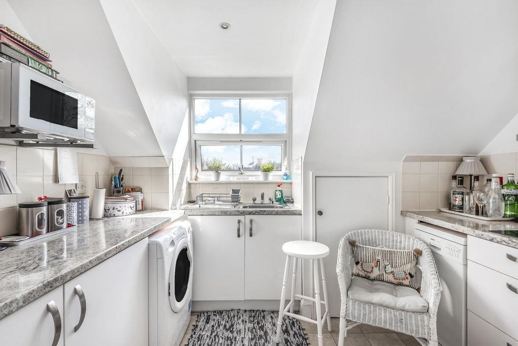 Property photo 3 of 9 2