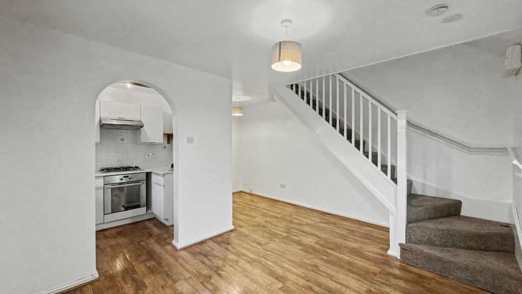 Property photo 2 of 7 4827062