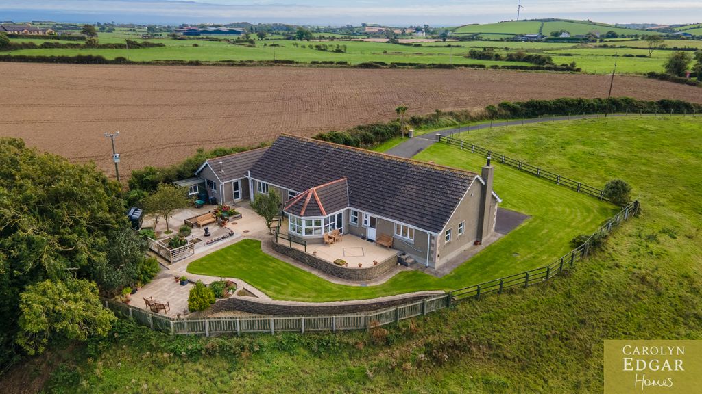Property photo 3 of 55 007