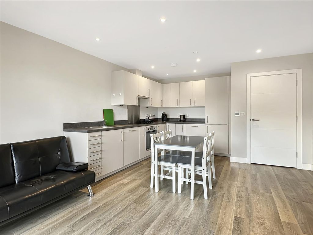 Property photo 3 of 13 Living / Dining (2)