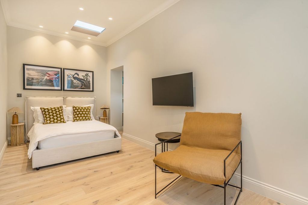 Property photo 2 of 6