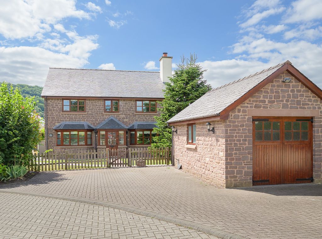 Property photo 1 of 17 Yew Tree Close-32-Cropped