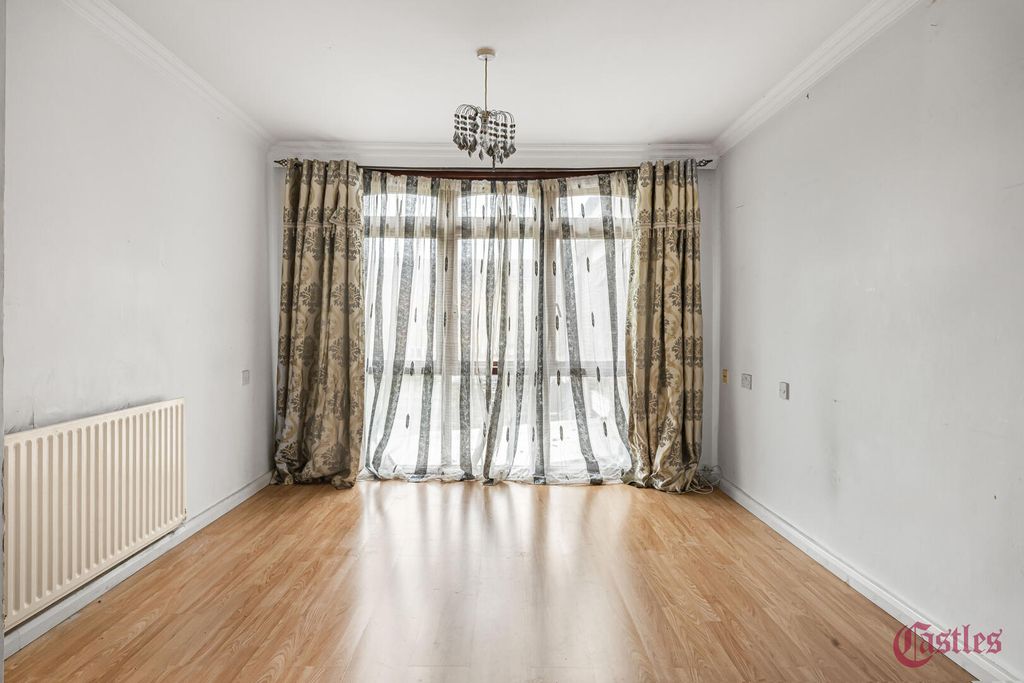 Property photo 2 of 18 Living Room