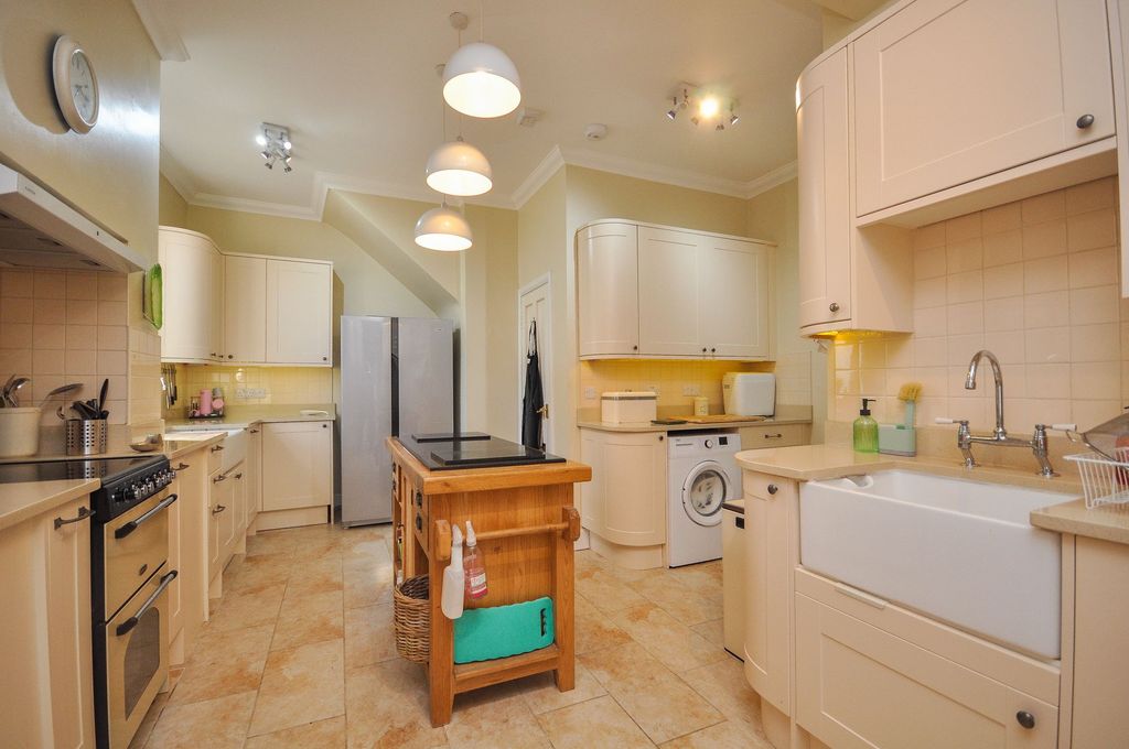 Property photo 2 of 38
