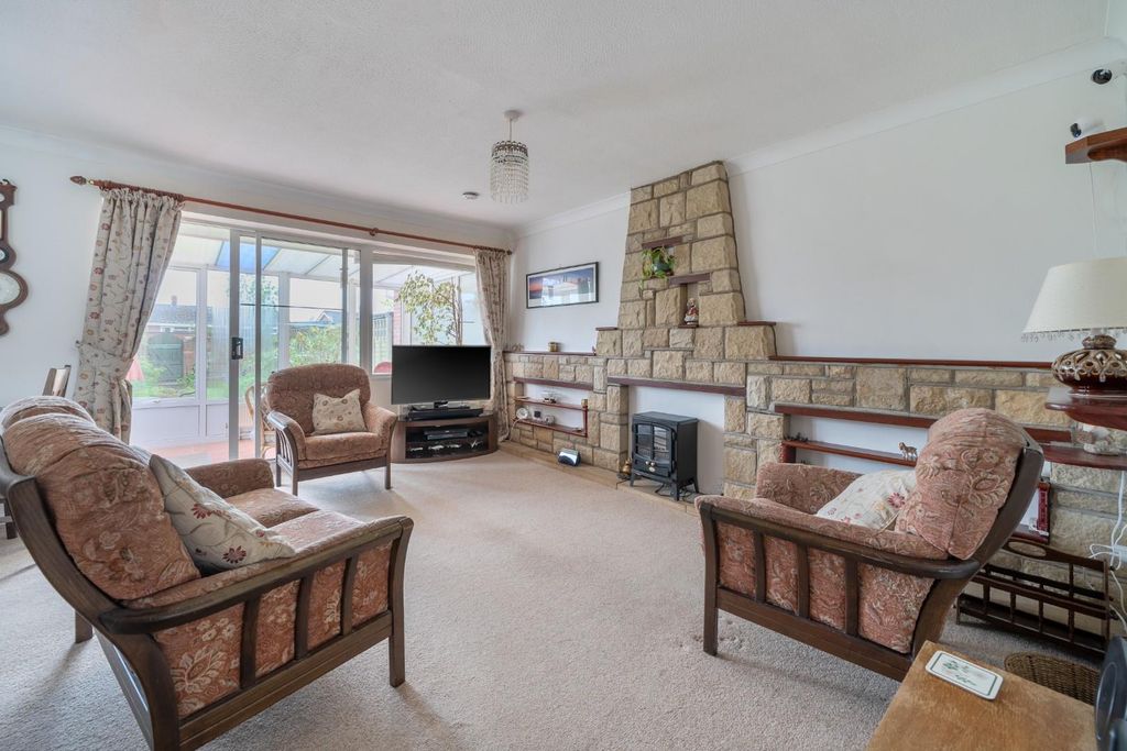 Property photo 3 of 20 1446489-13-69E2510ee98A2.Jpg