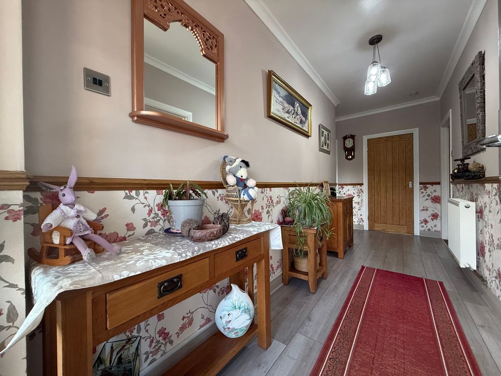 Property photo 2 of 17 Photograph