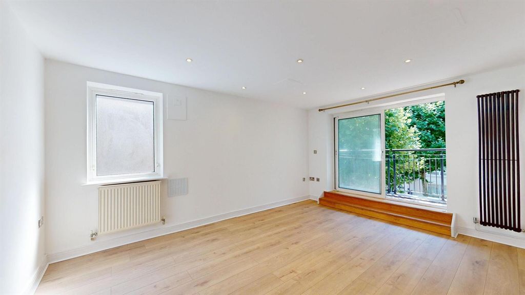 Property photo 1 of 11 Property For Sale At Virginia Quay, Newport Avenue