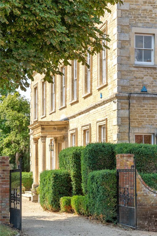 Property photo 3 of 17 Newington House
