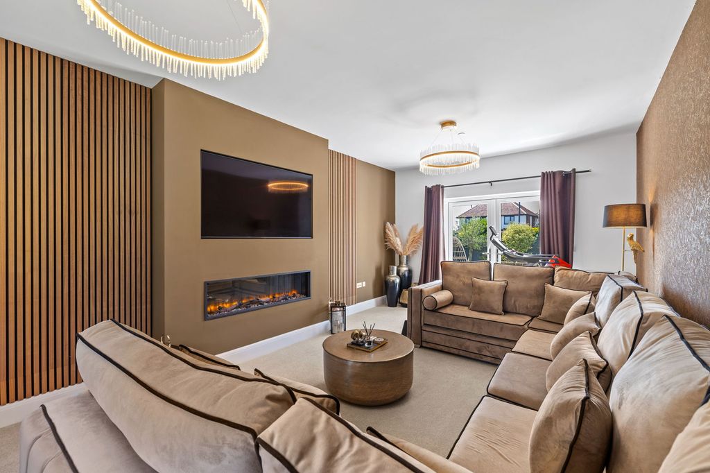 Property photo 3 of 34