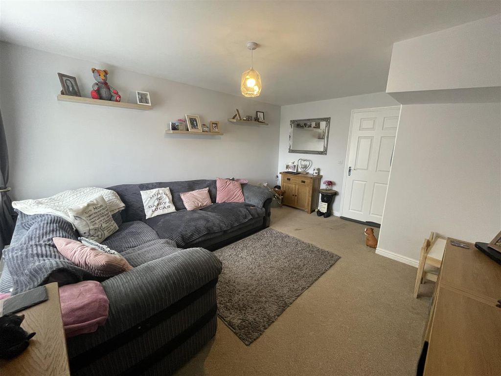 Property photo 2 of 14 19 Sandringham 11.Jpg