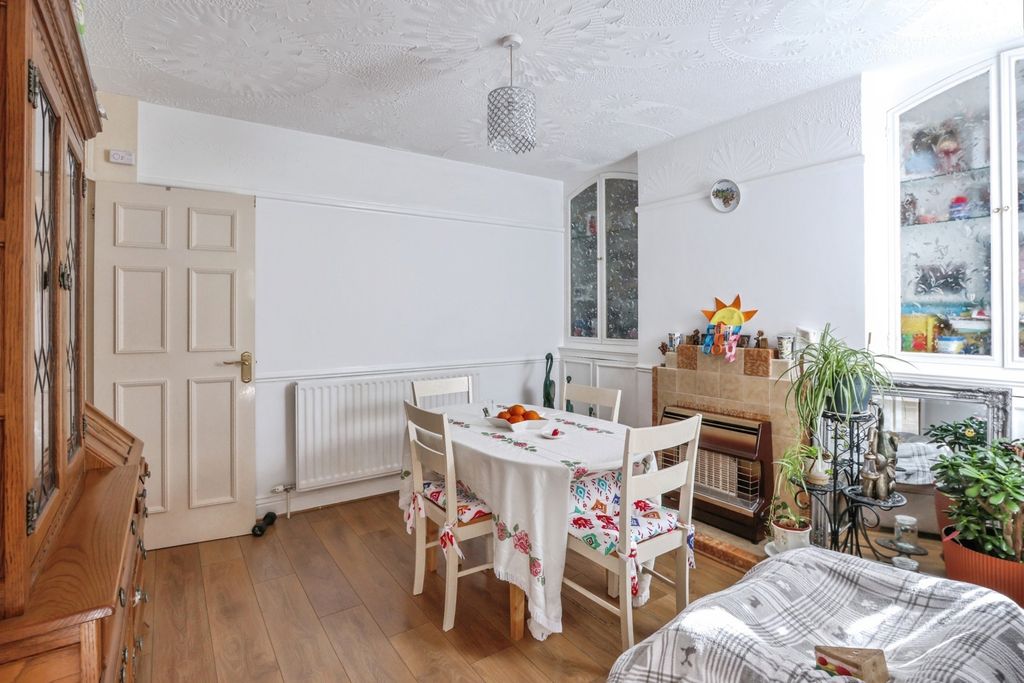 Property photo 3 of 17 Dining Room