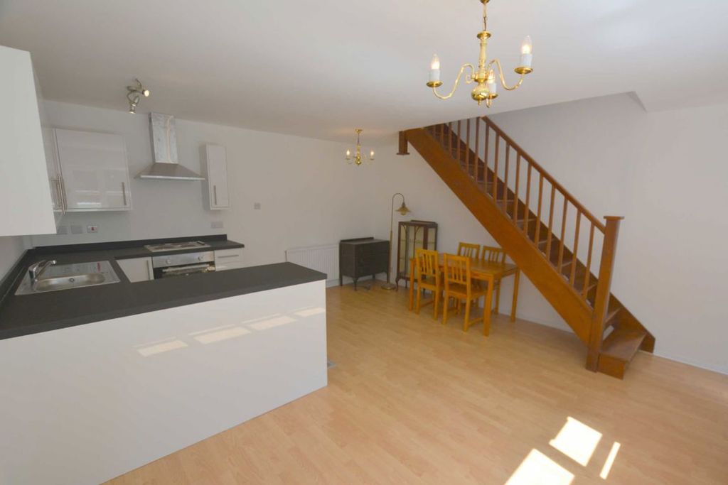 Property photo 2 of 5