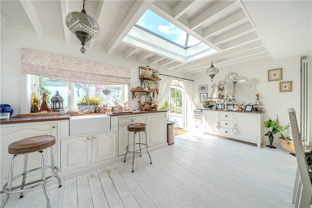 Property photo 2 of 16 Dining Kitchen