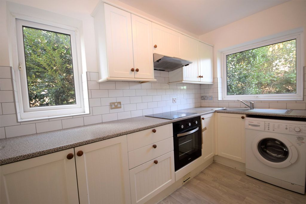 Property photo 2 of 6 Kitchen