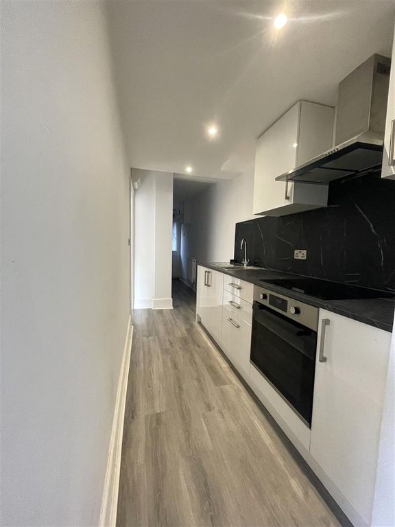 Property photo 3 of 9 Kitchen.Jpg