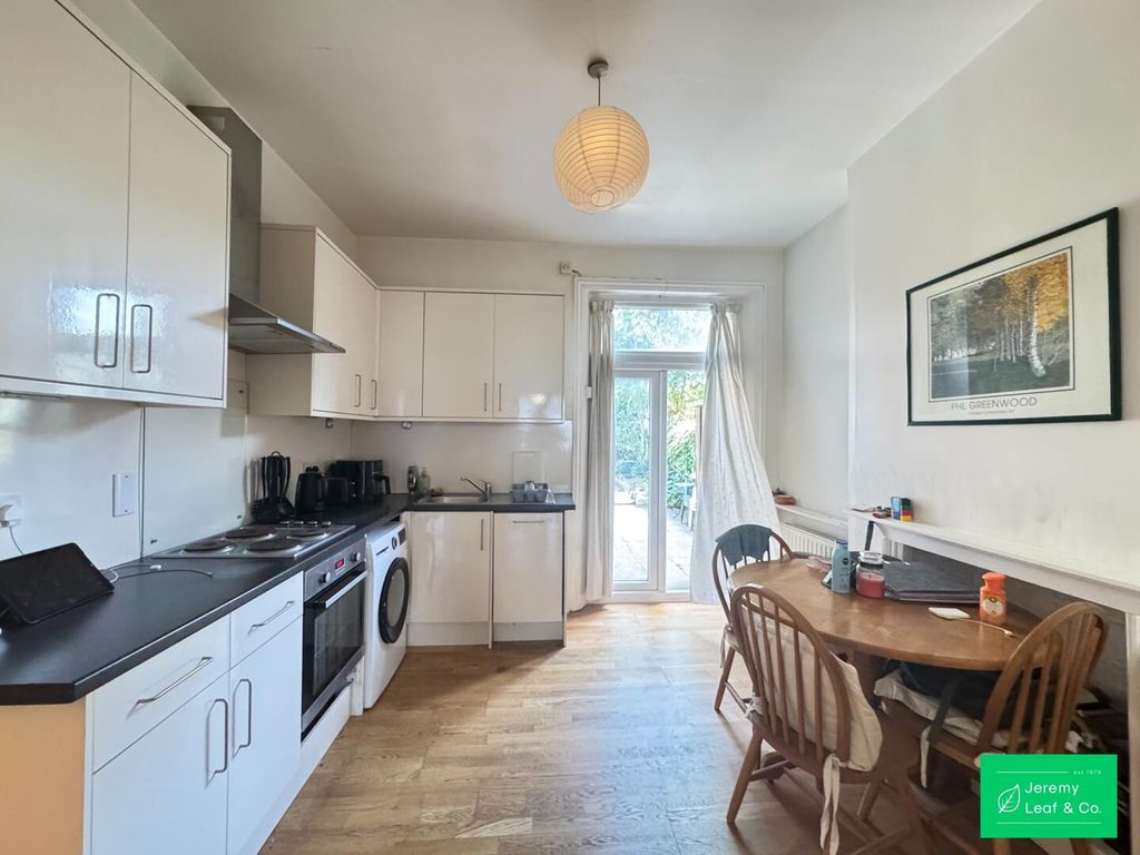 Property photo 2 of 8 Kitchen