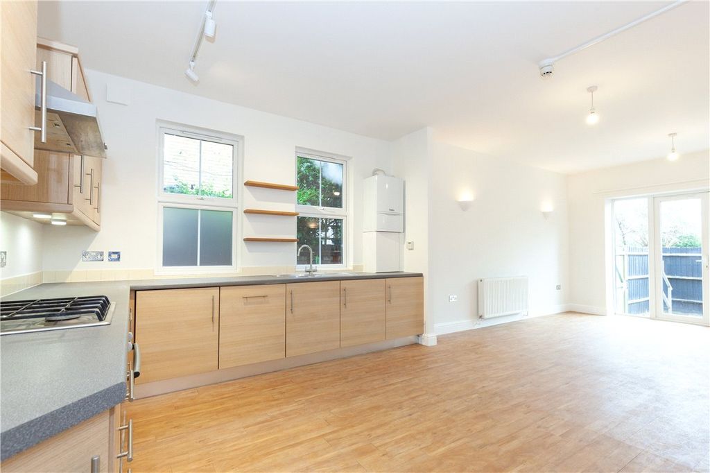 Property photo 3 of 16 Flat A