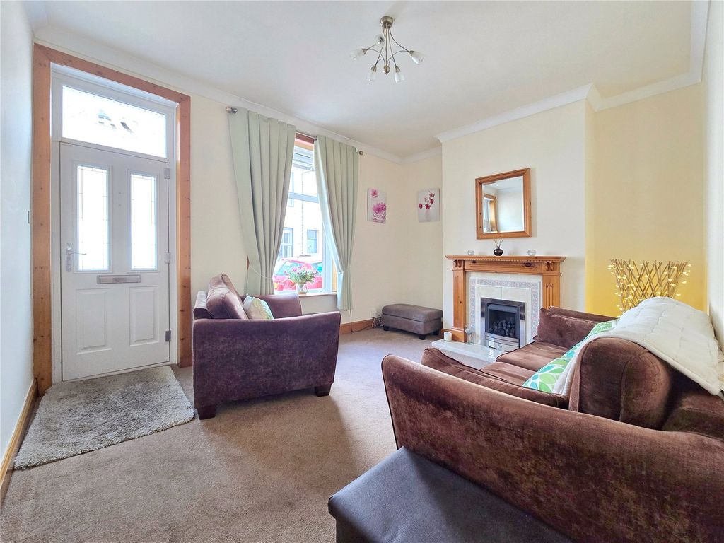 Property photo 2 of 18 Lounge
