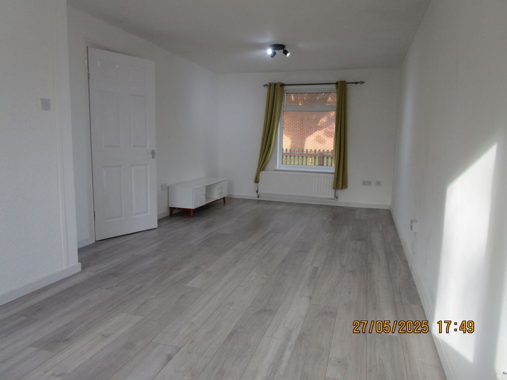 Property photo 2 of 12 Spacious Lounge\Dining Room