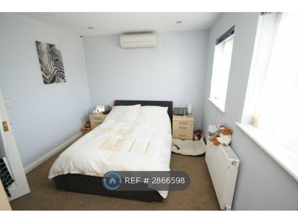 Property photo 3 of 8 Bedroom 1