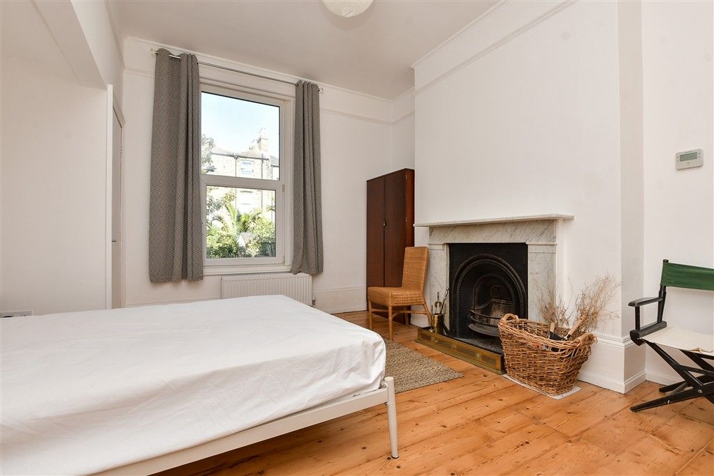 Property photo 3 of 7 Bedroom