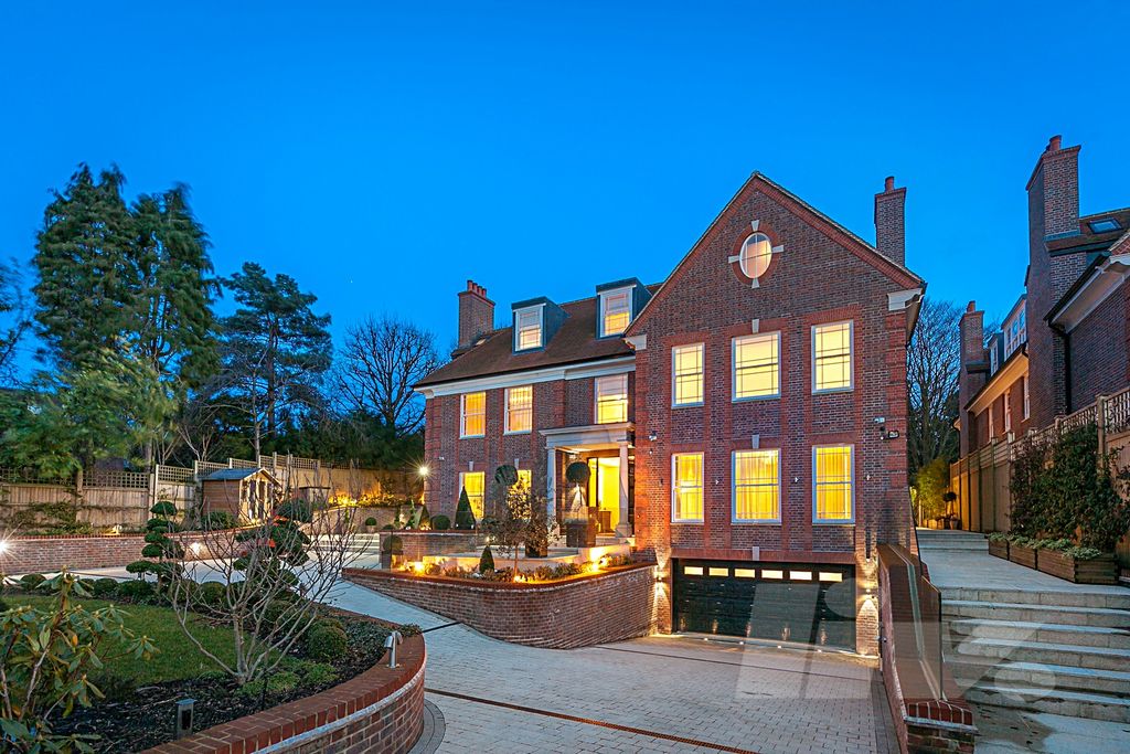 Property photo 1 of 63 Photo 13