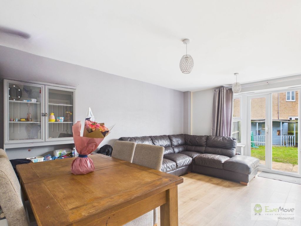 Property photo 2 of 12 Cam03603G0-Pr0054-Still005