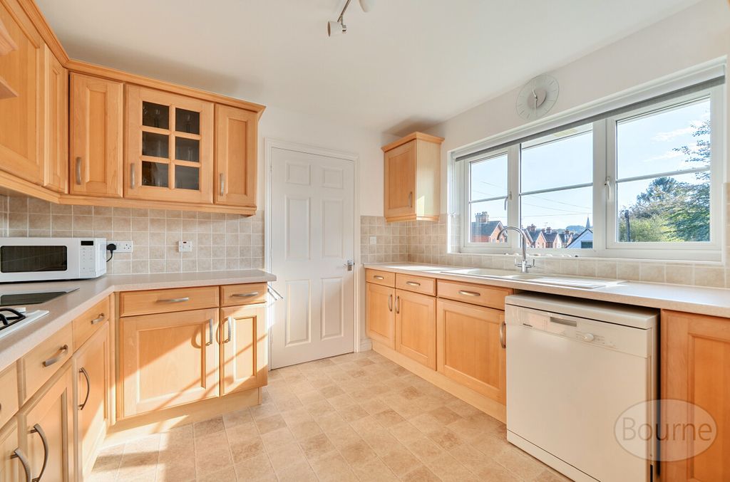 Property photo 2 of 18 2967Aca0-2369-425...
