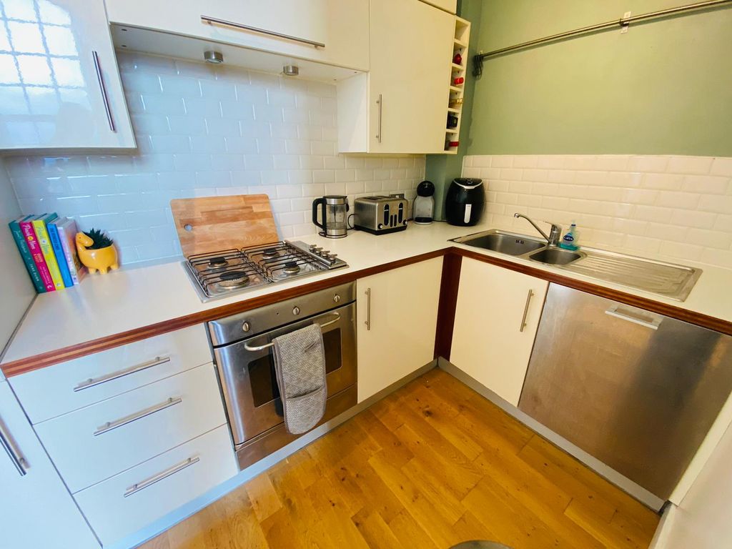 Property photo 3 of 11